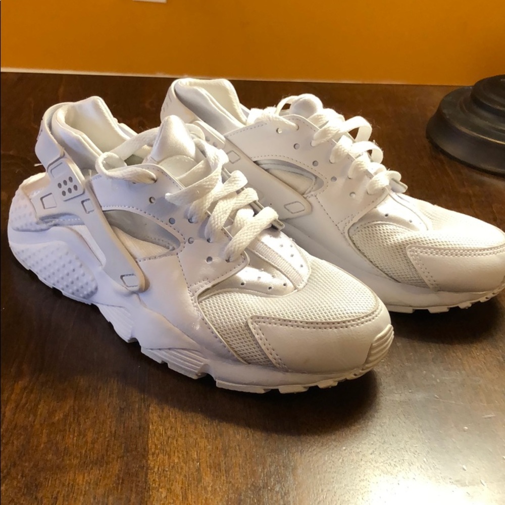 White Nike Huaraches